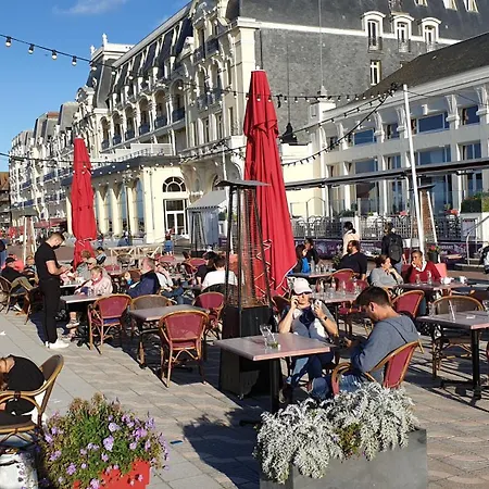 Le Spacieux Vue Apartman